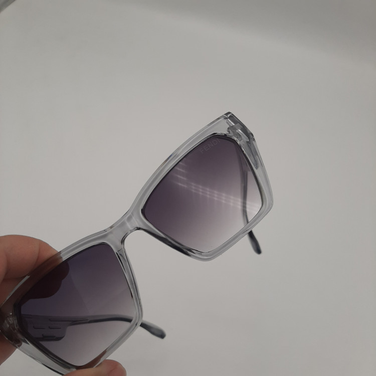 عینک آفتابی زنانه FENDI فندی
